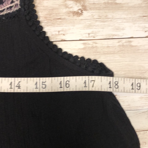 Knox Rose embroidered sleeveless swing top w/lace & keyhole back -size M - Picture 7 of 15